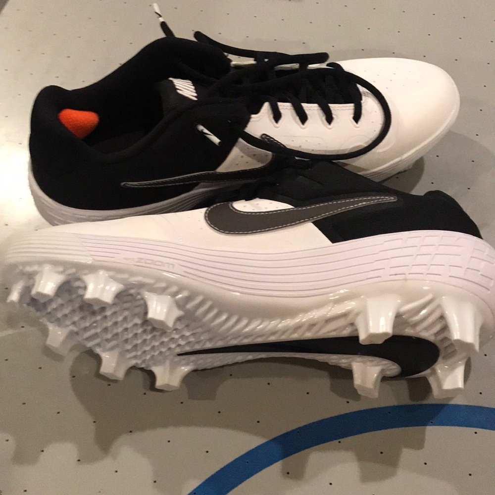 Nike Cleats Black & White Mens
